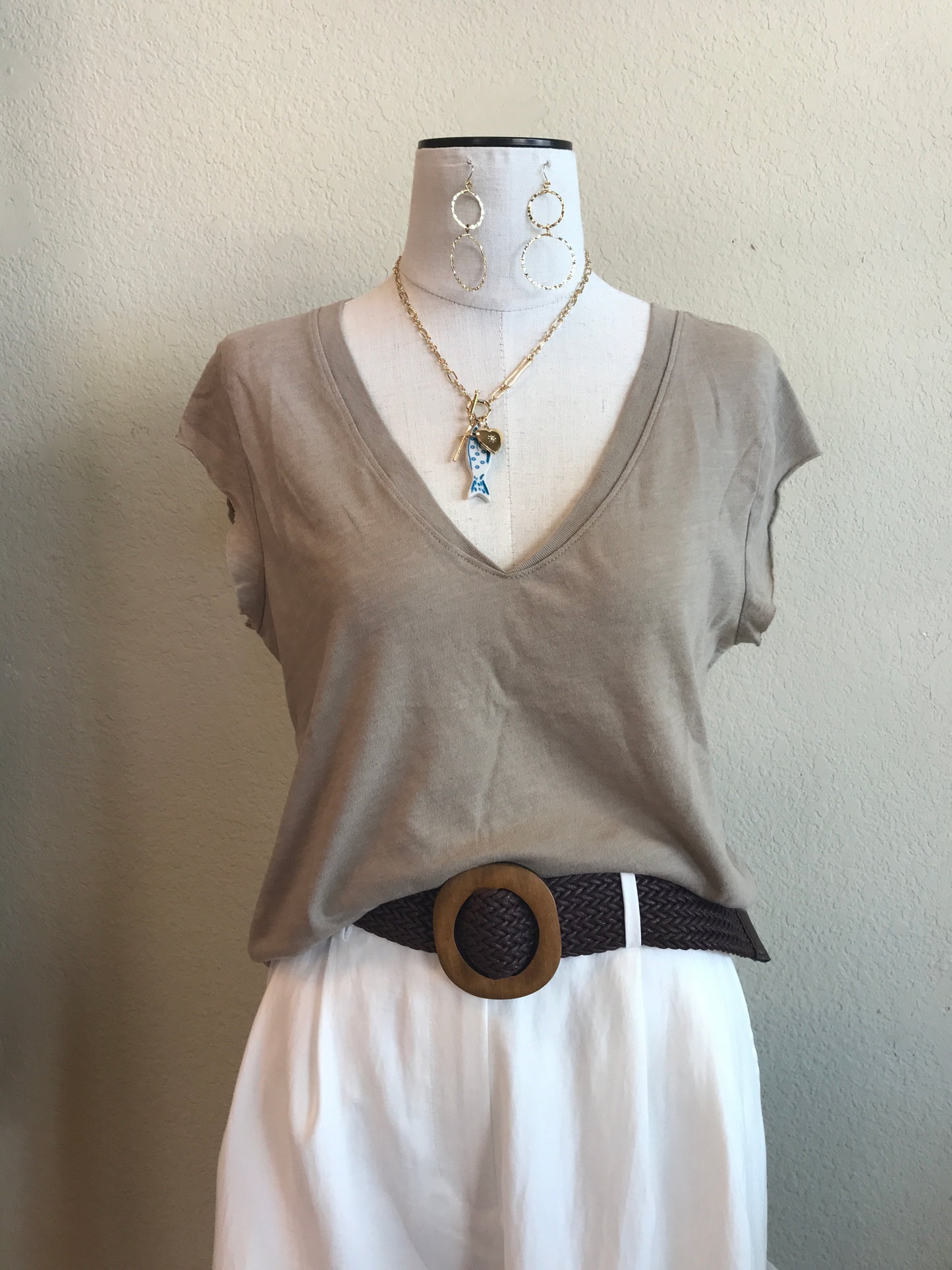 CANYON V NECK TEE