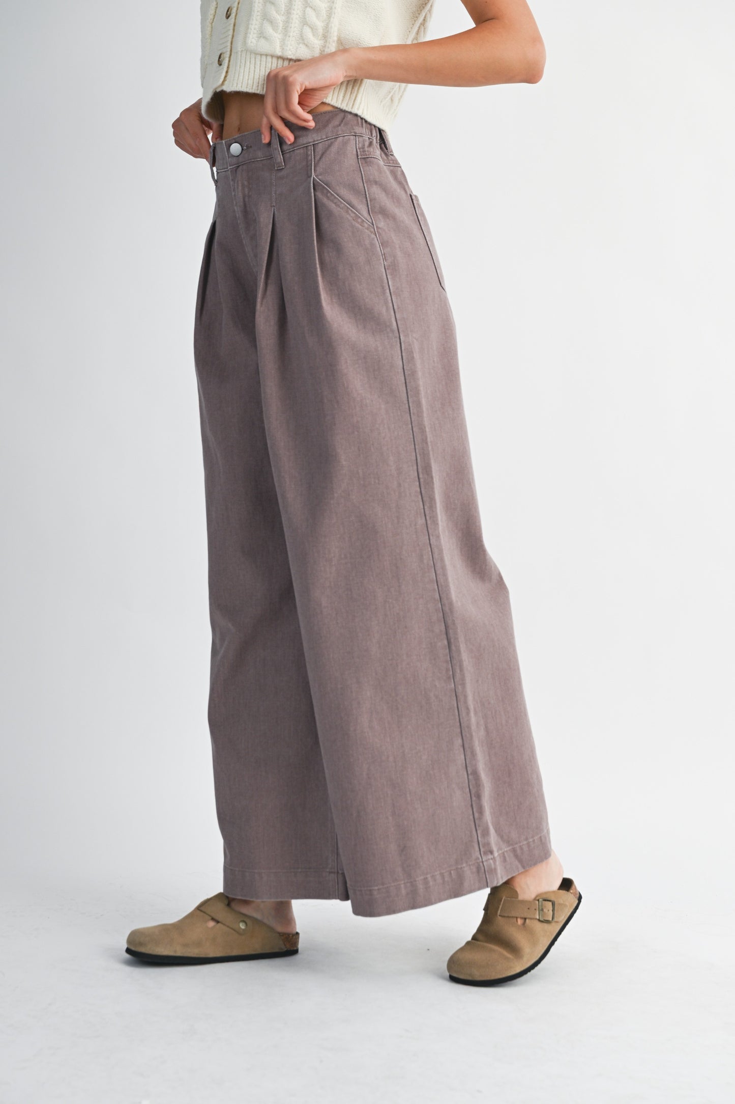 DAHLIA PLEATED WIDE LEG JEANS