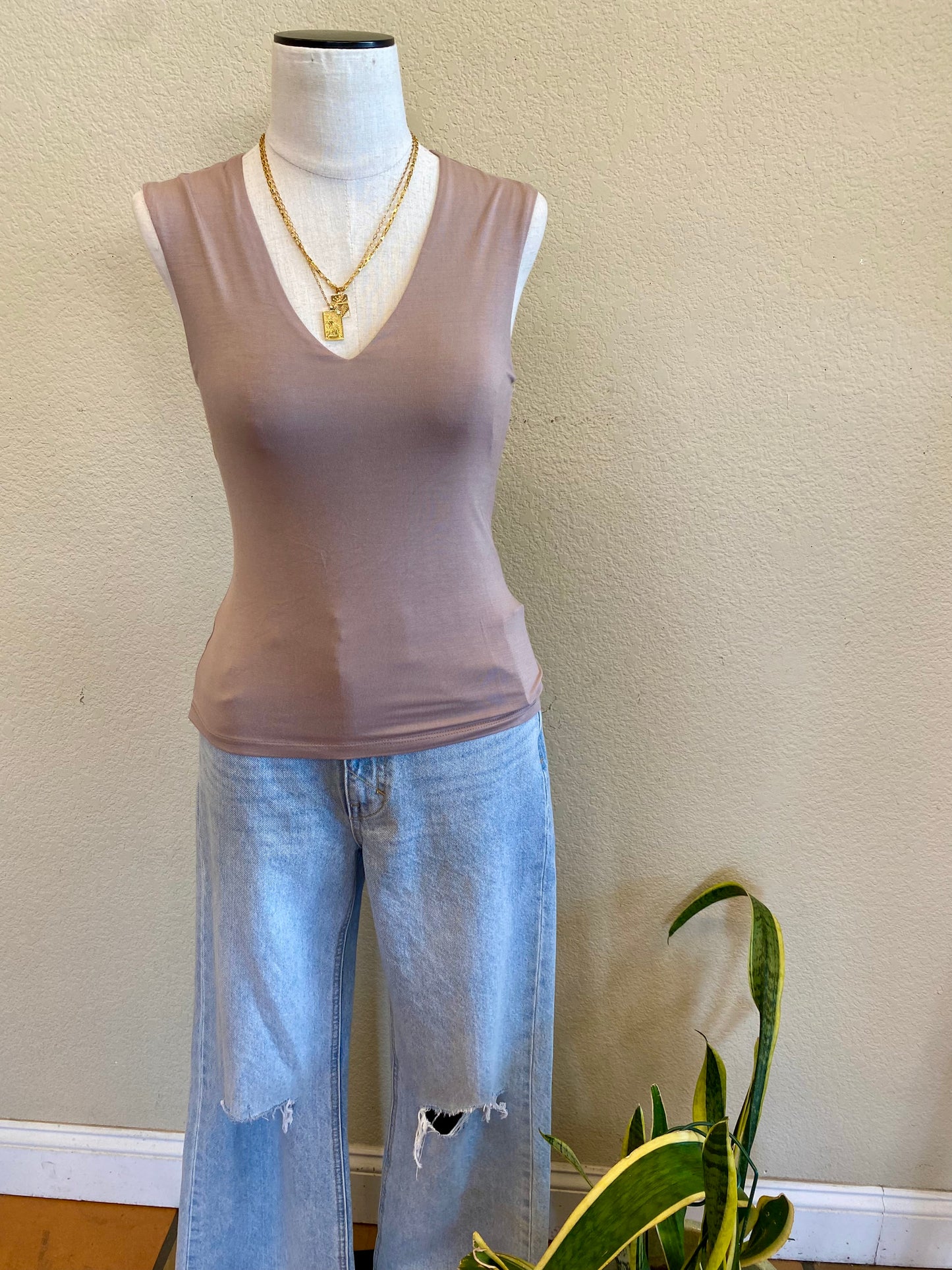 RACHEL V NECK TANK