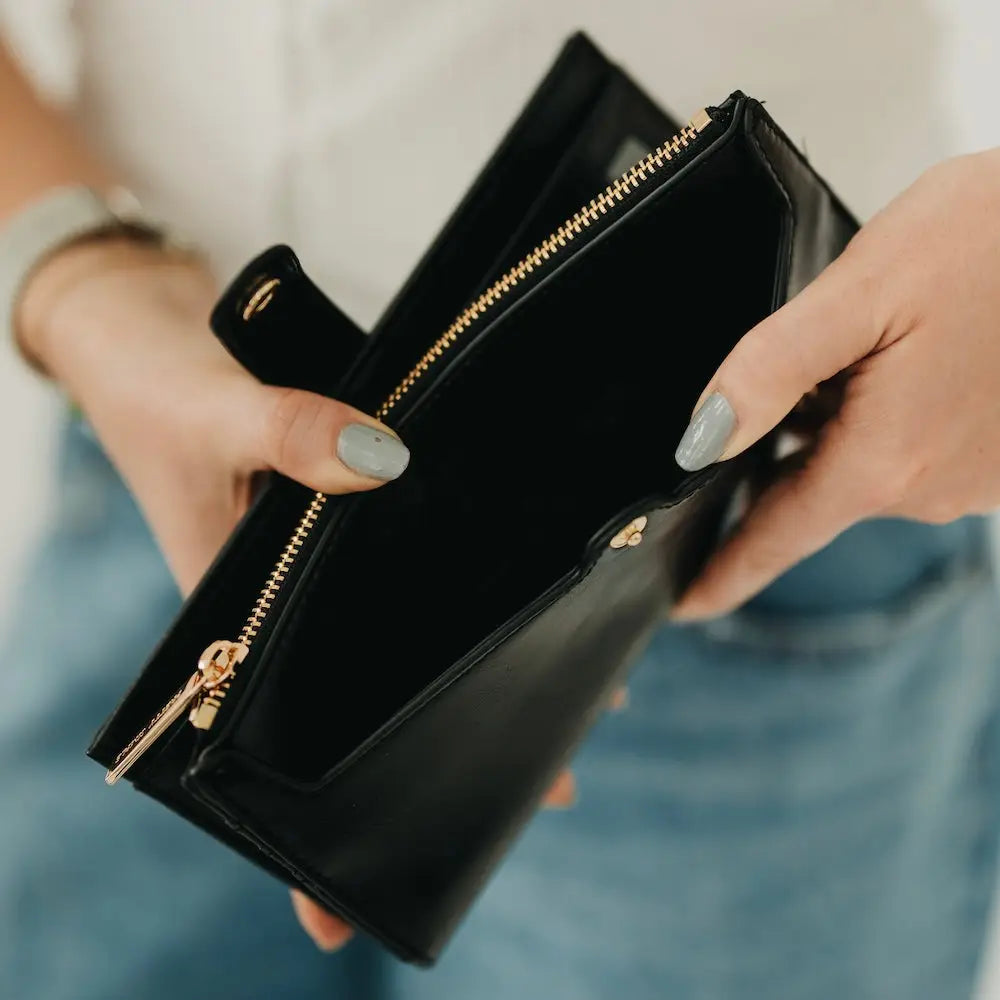 ESSENTIALS CARRYALL WALLET