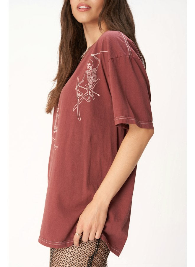 'SKELETON SKIERS' TEE