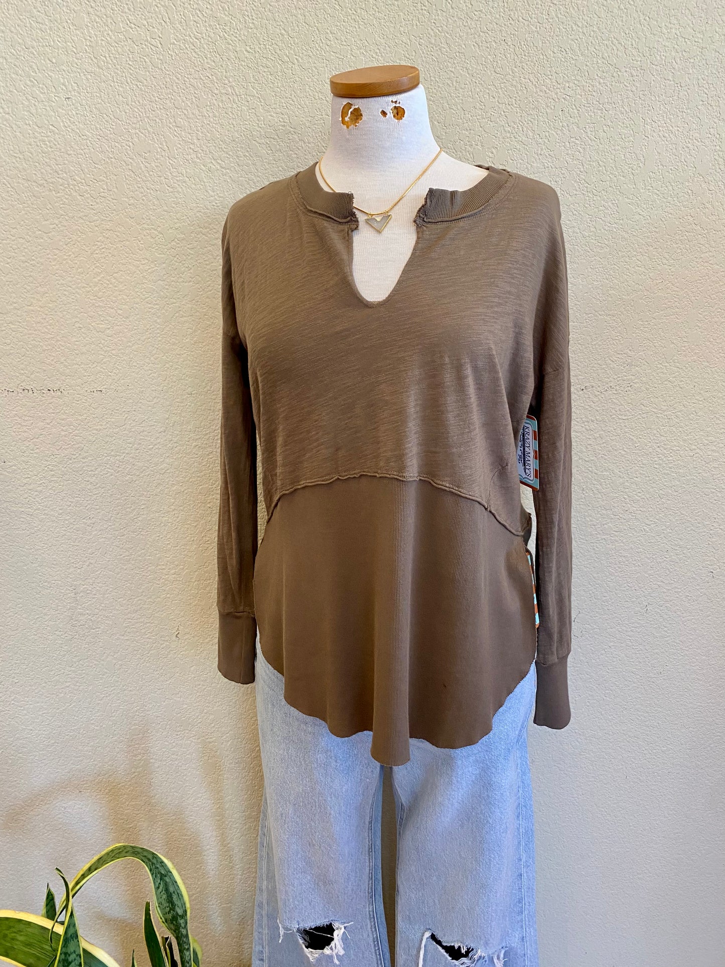 DELLA LONG SLEEVE TEE