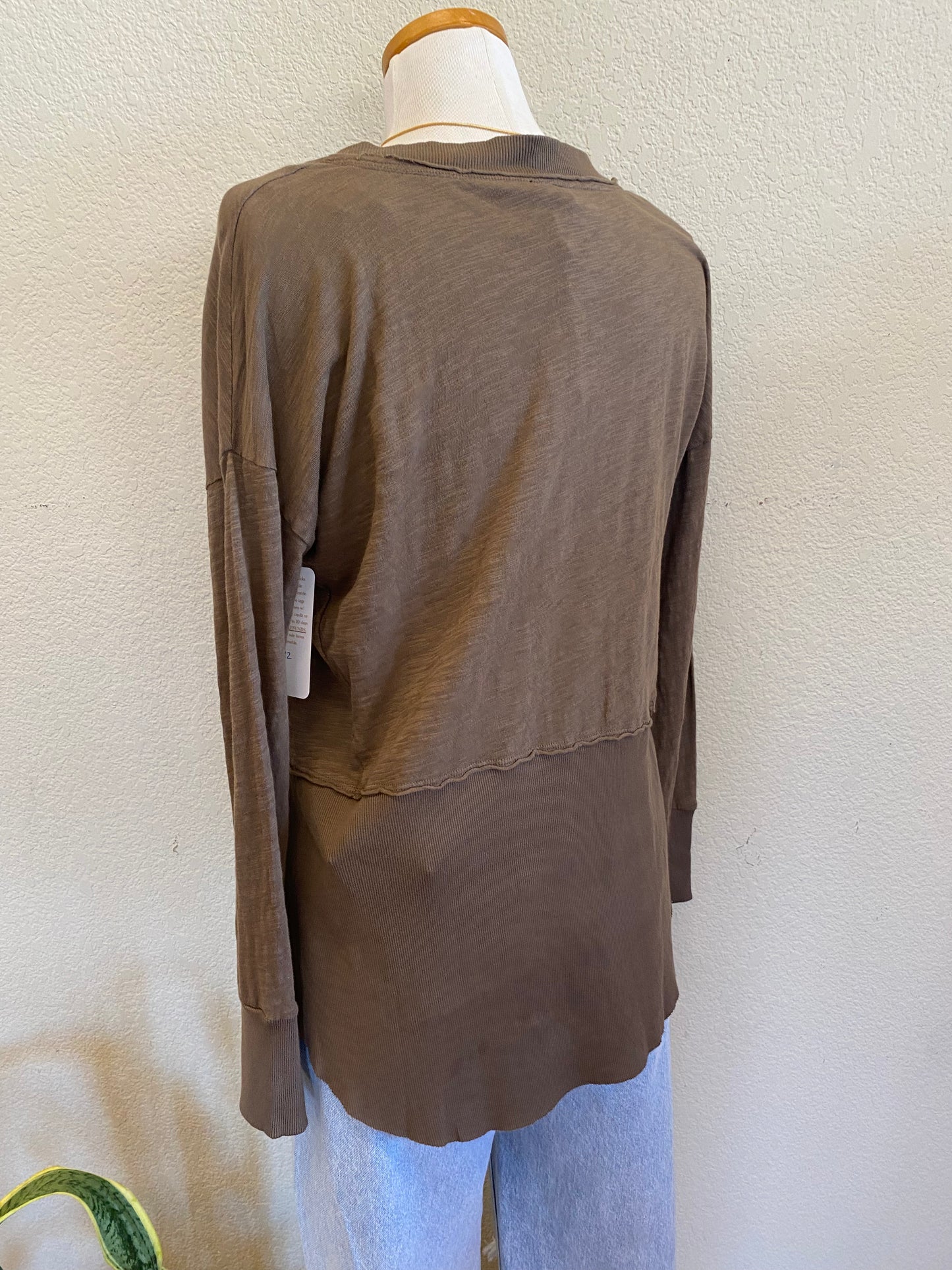 DELLA LONG SLEEVE TEE