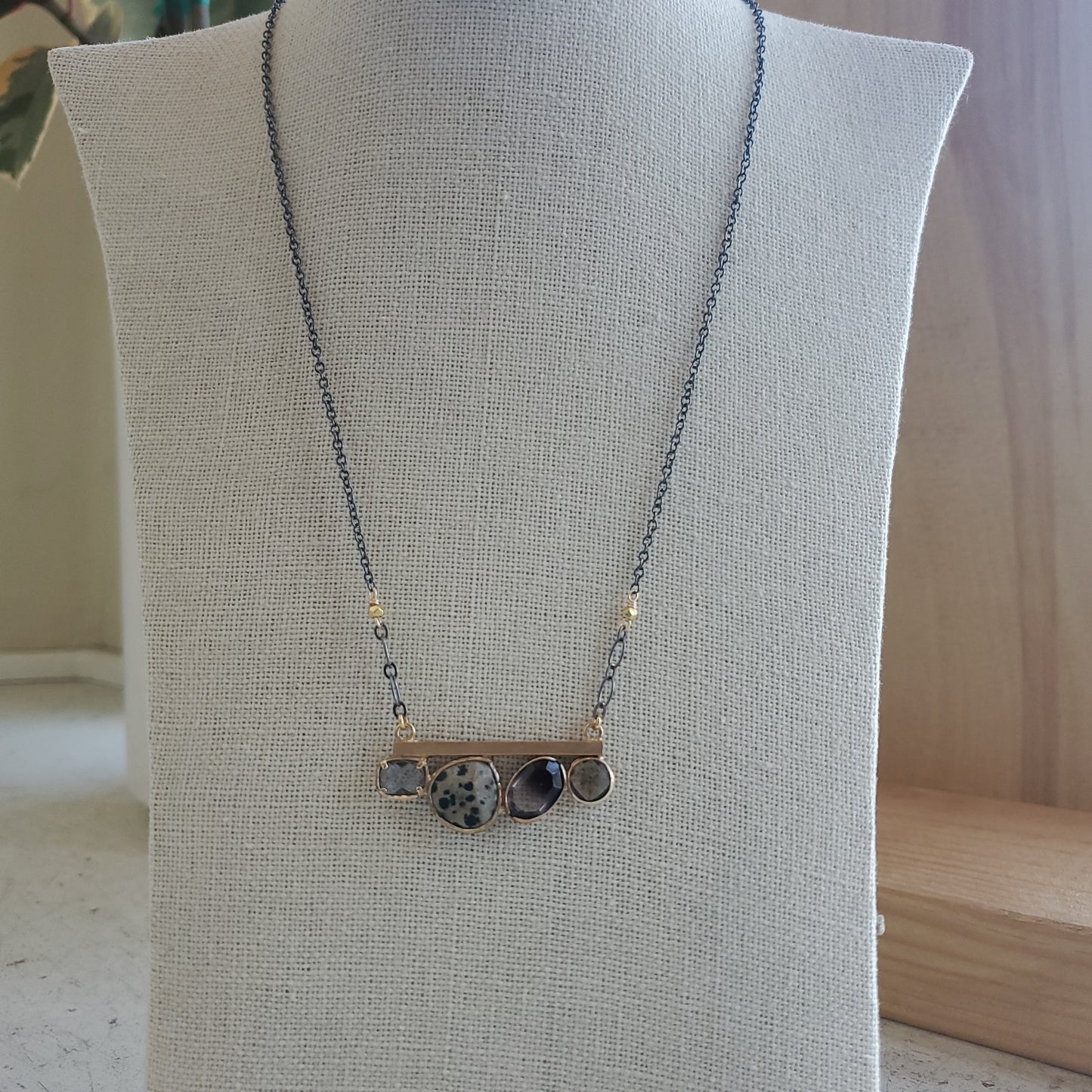 MIXED STONE BAR NECKLACE