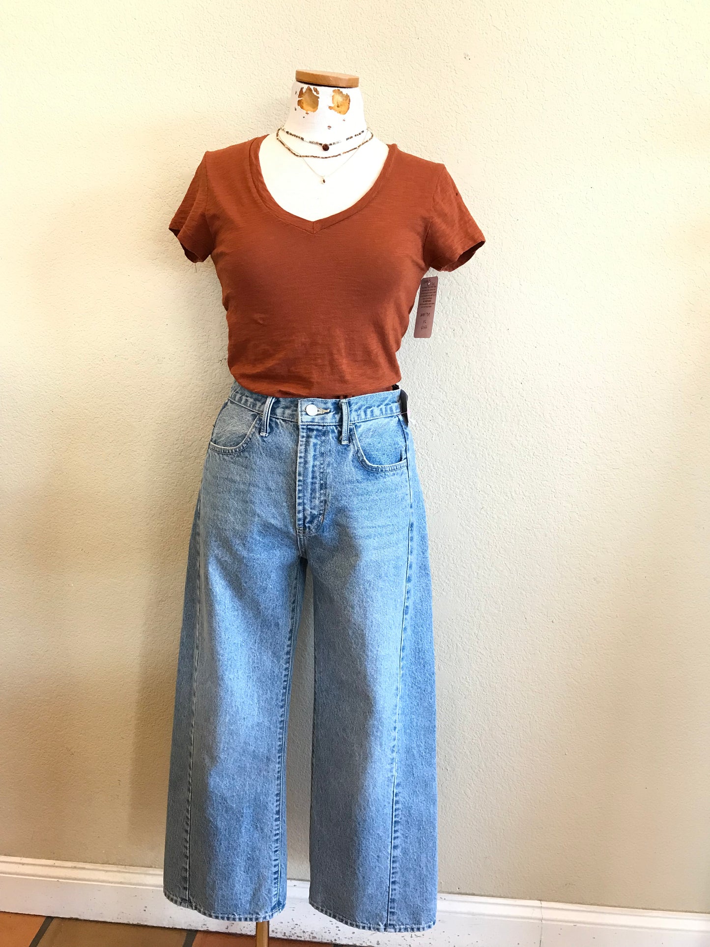 CLARE SLIM V NECK TEE