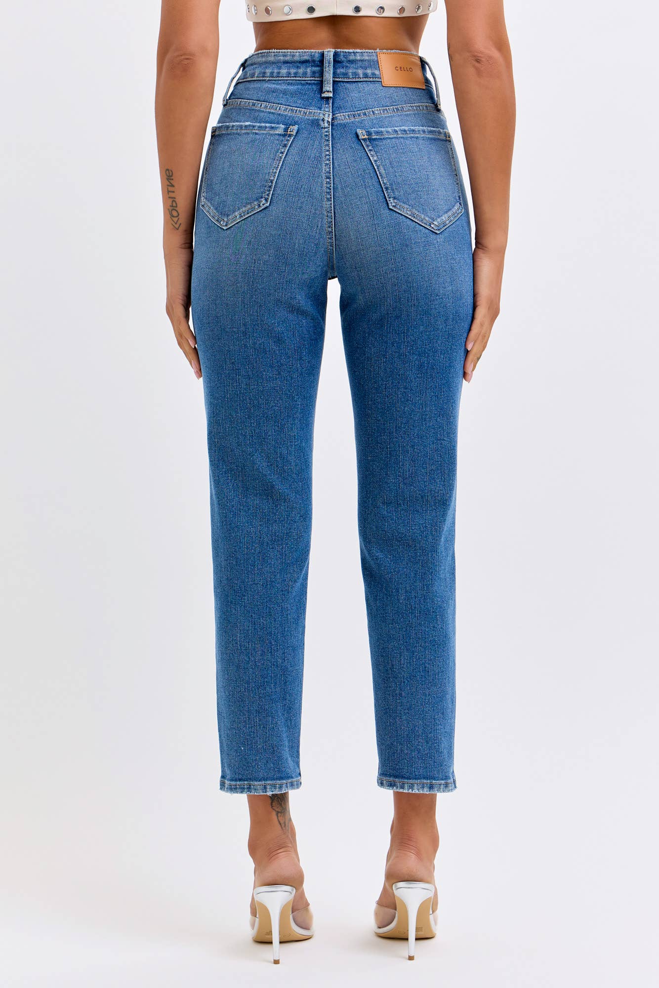 AMELIA SLIM STRAIGHT LEG DENIM