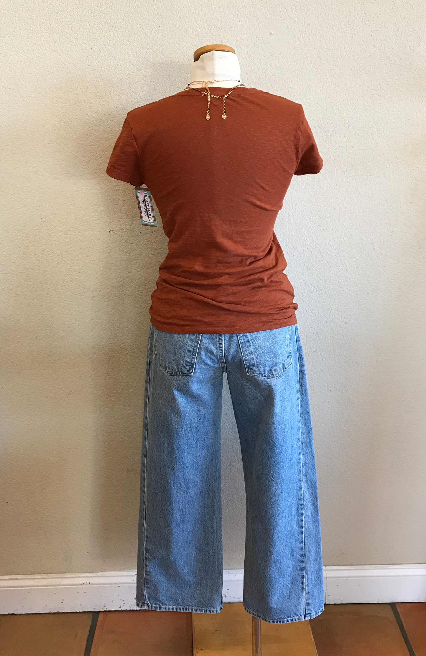 CLARE SLIM V NECK TEE