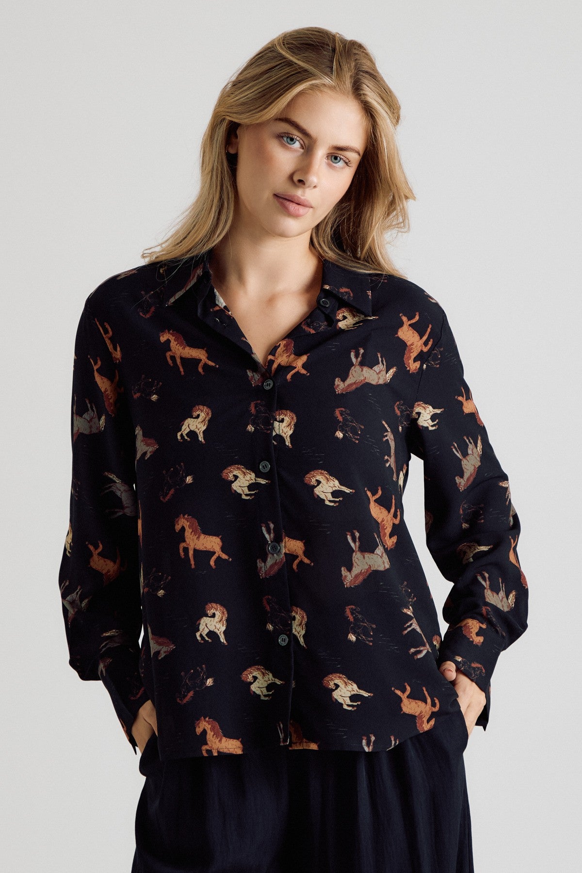 HARLOW HORSE PRINT SHIRT
