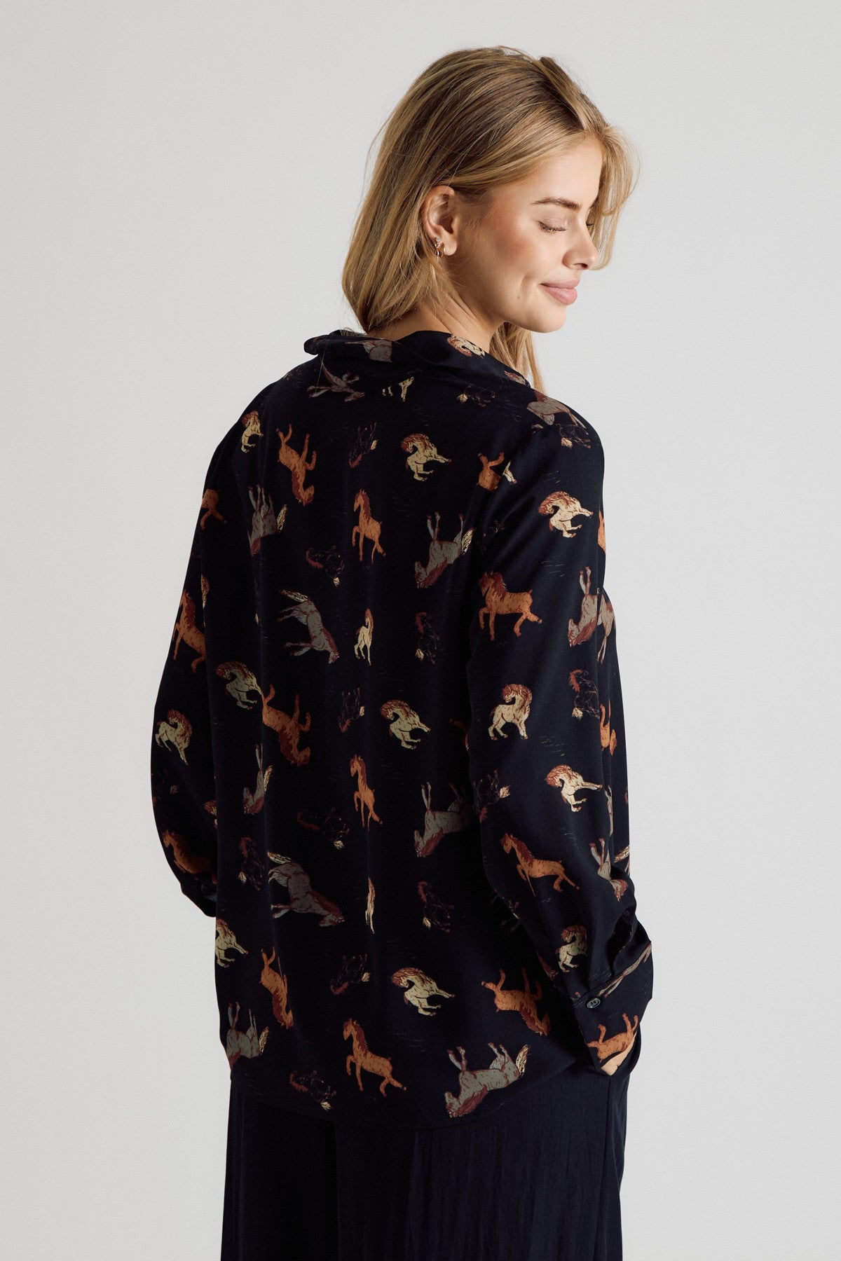 HARLOW HORSE PRINT SHIRT