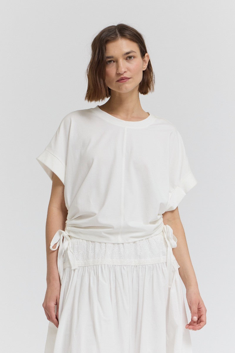 JULIET SIDE SCRUNCH TEE