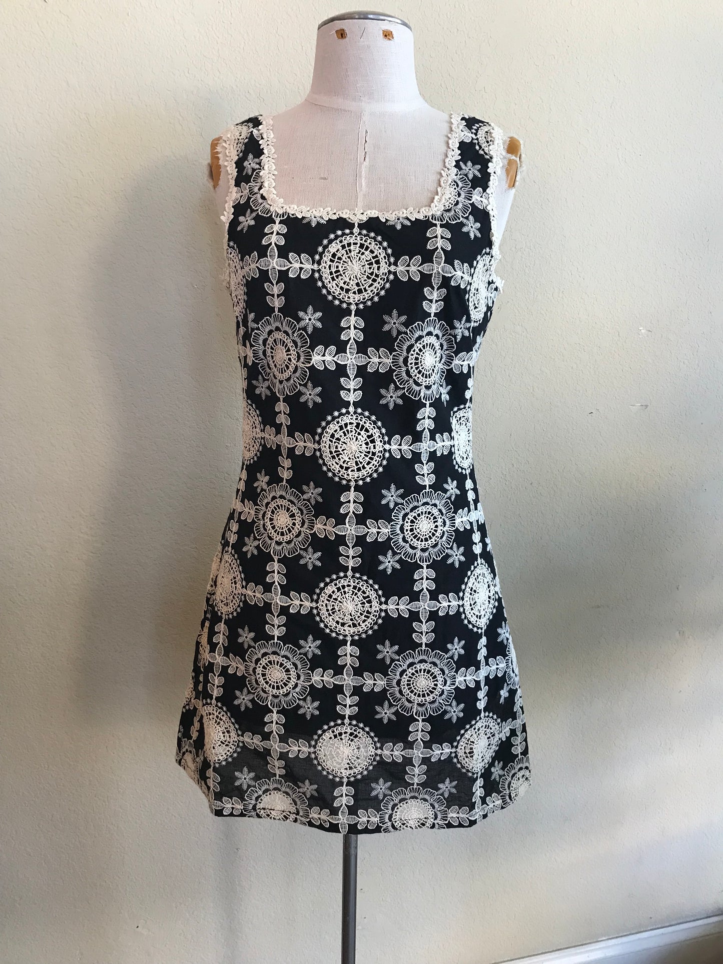 MEGAN EMBROIDERED DRESS